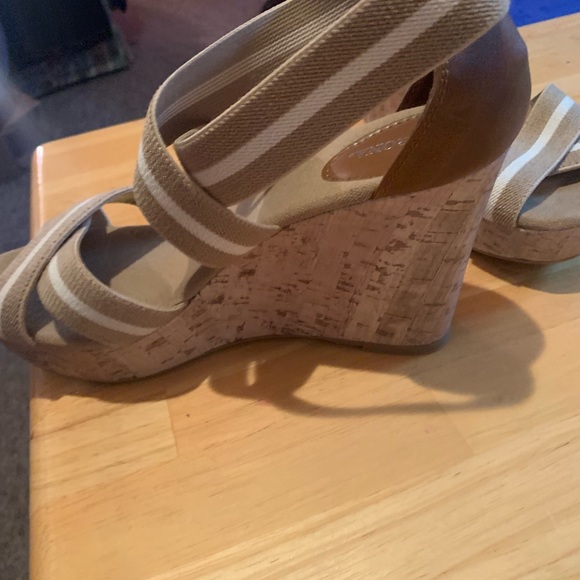 Wedge Sandals Size 9 - Picture 2 of 4